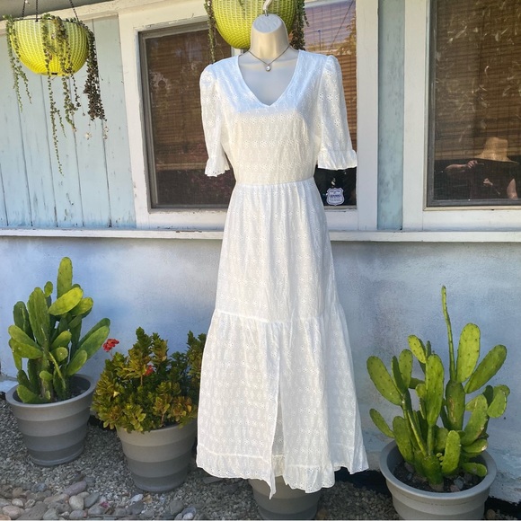 NEW WHITE EYELET LACE OPEN BACK HIGH-WAISTED MAXI DRESS Size S 4-6 - Picture 5 of 10